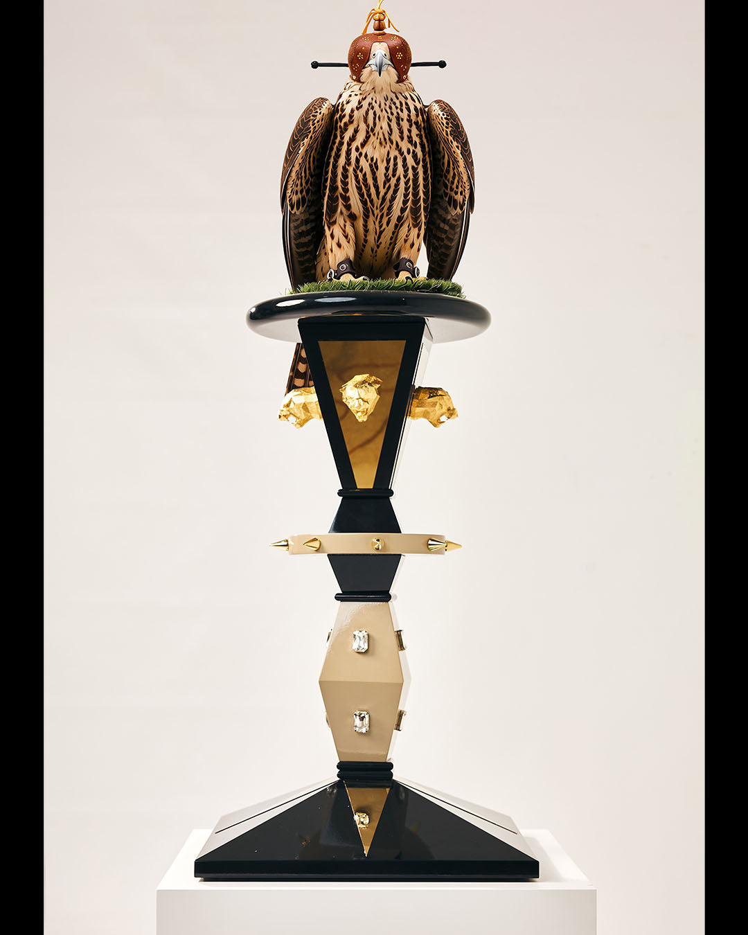KAISER | Regal Imperial Falcon Perch
