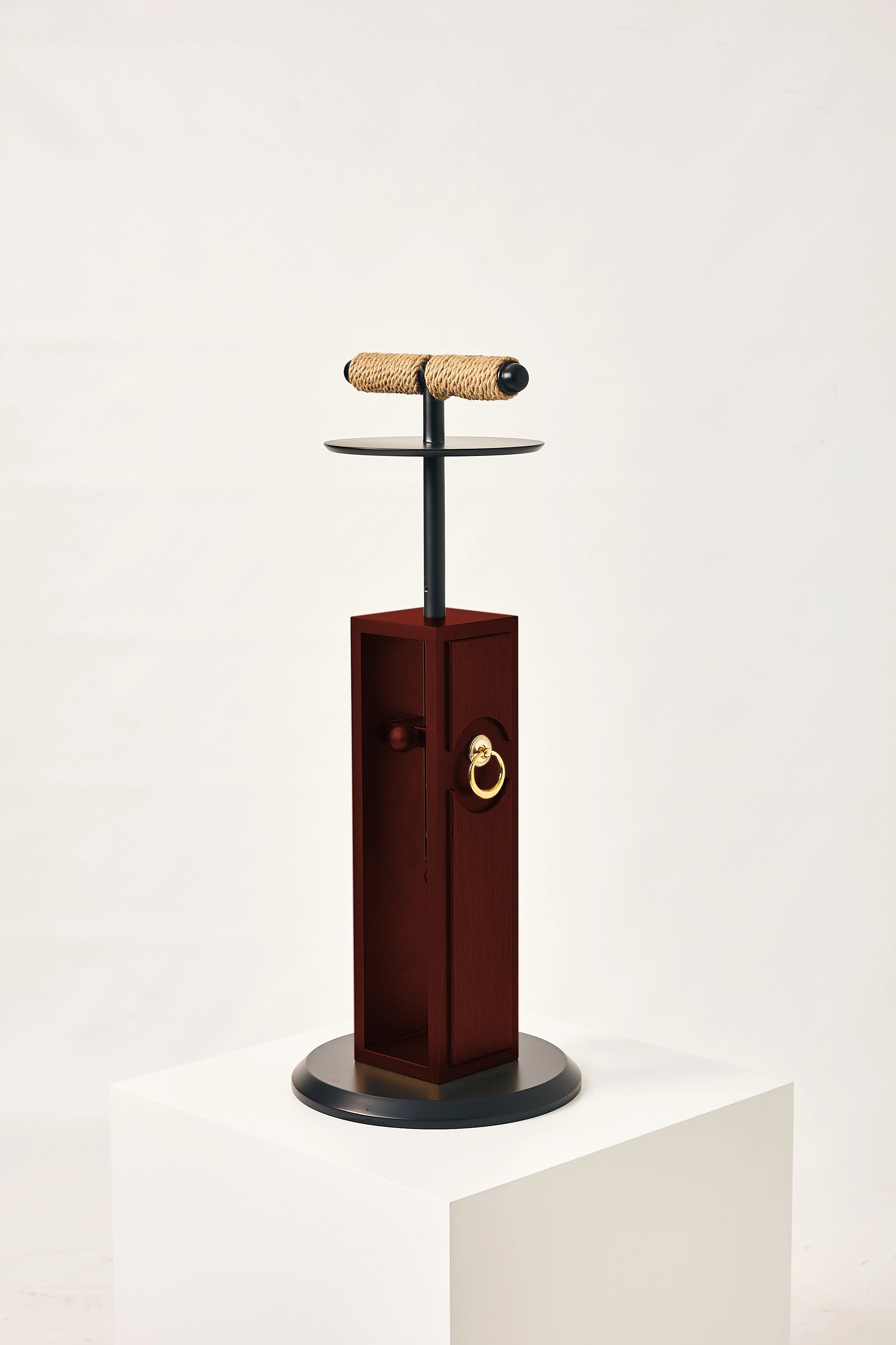METEEOR Luxury Falcon Perch | FUROAR
