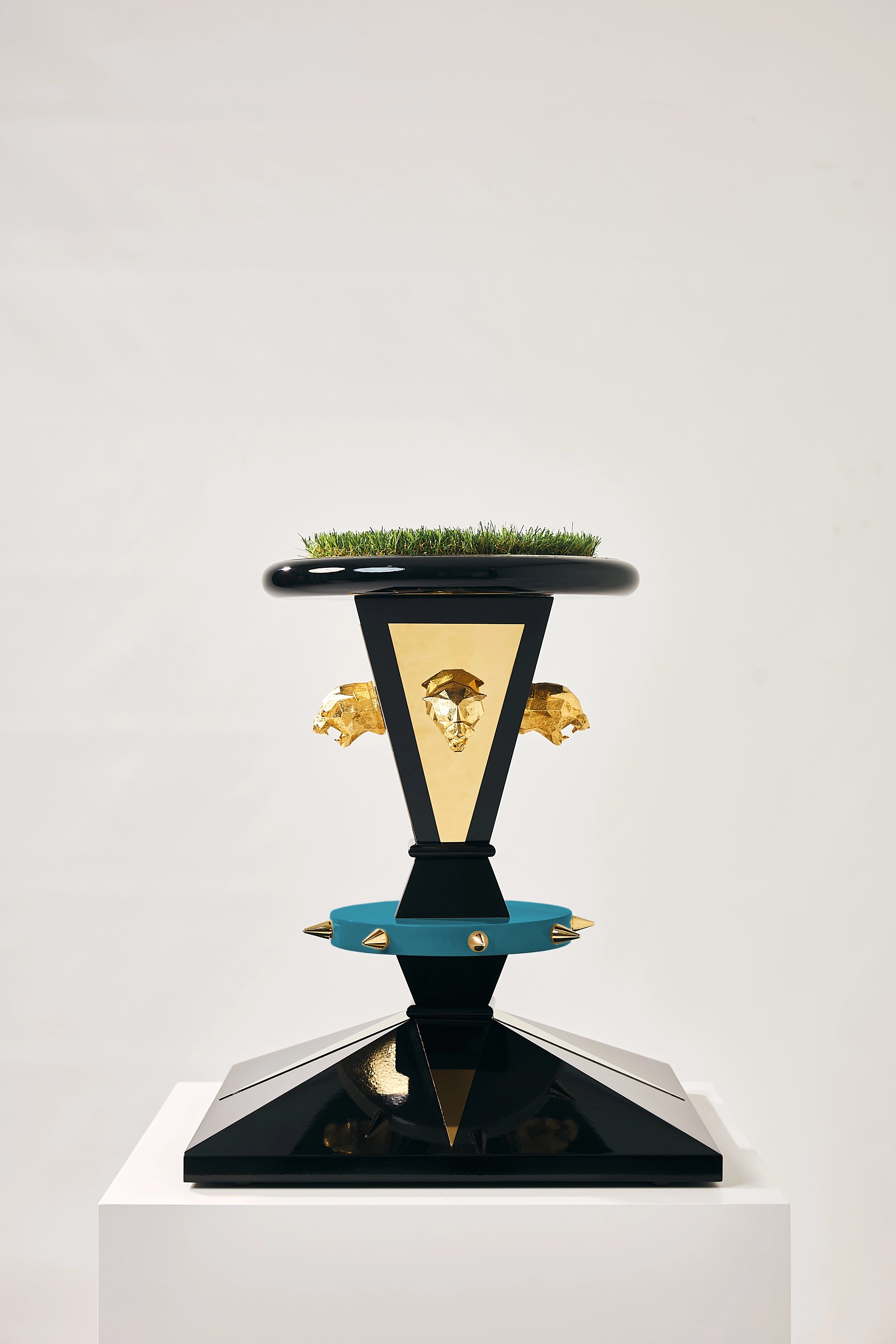 LYSAAR — The Imperial Crown Falcon Perch