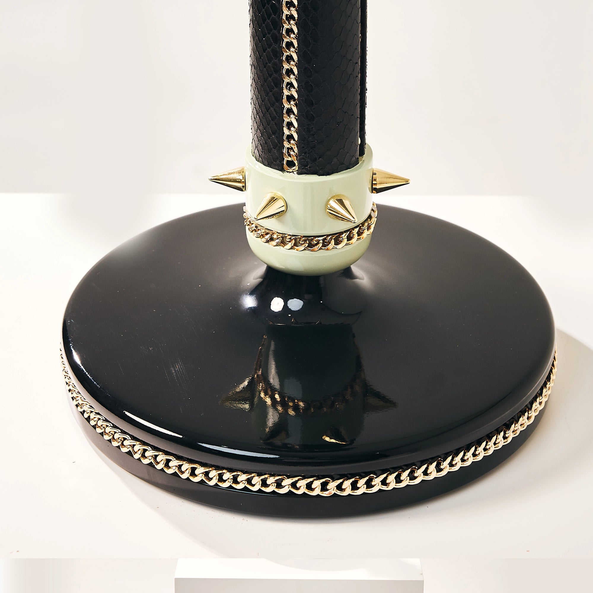 Polished black base detail on the FUROAR Majesty falcon perch.
