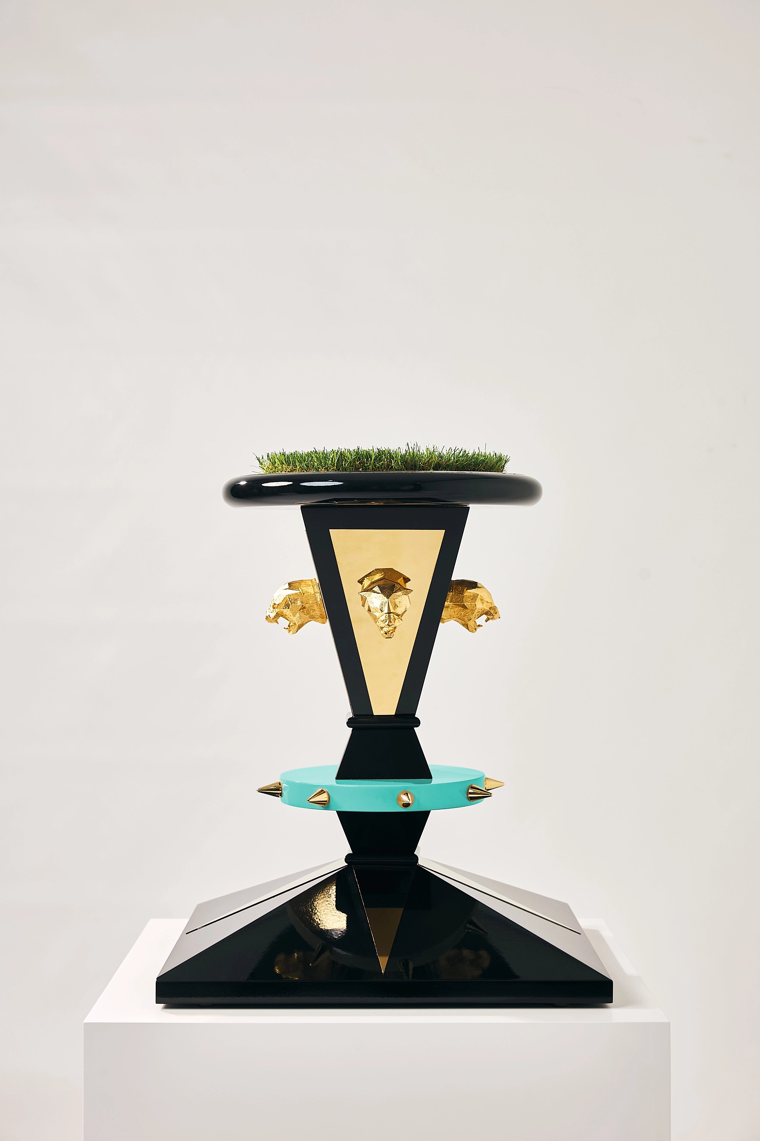 Malakar — The Imperial Crown Falcon Perch