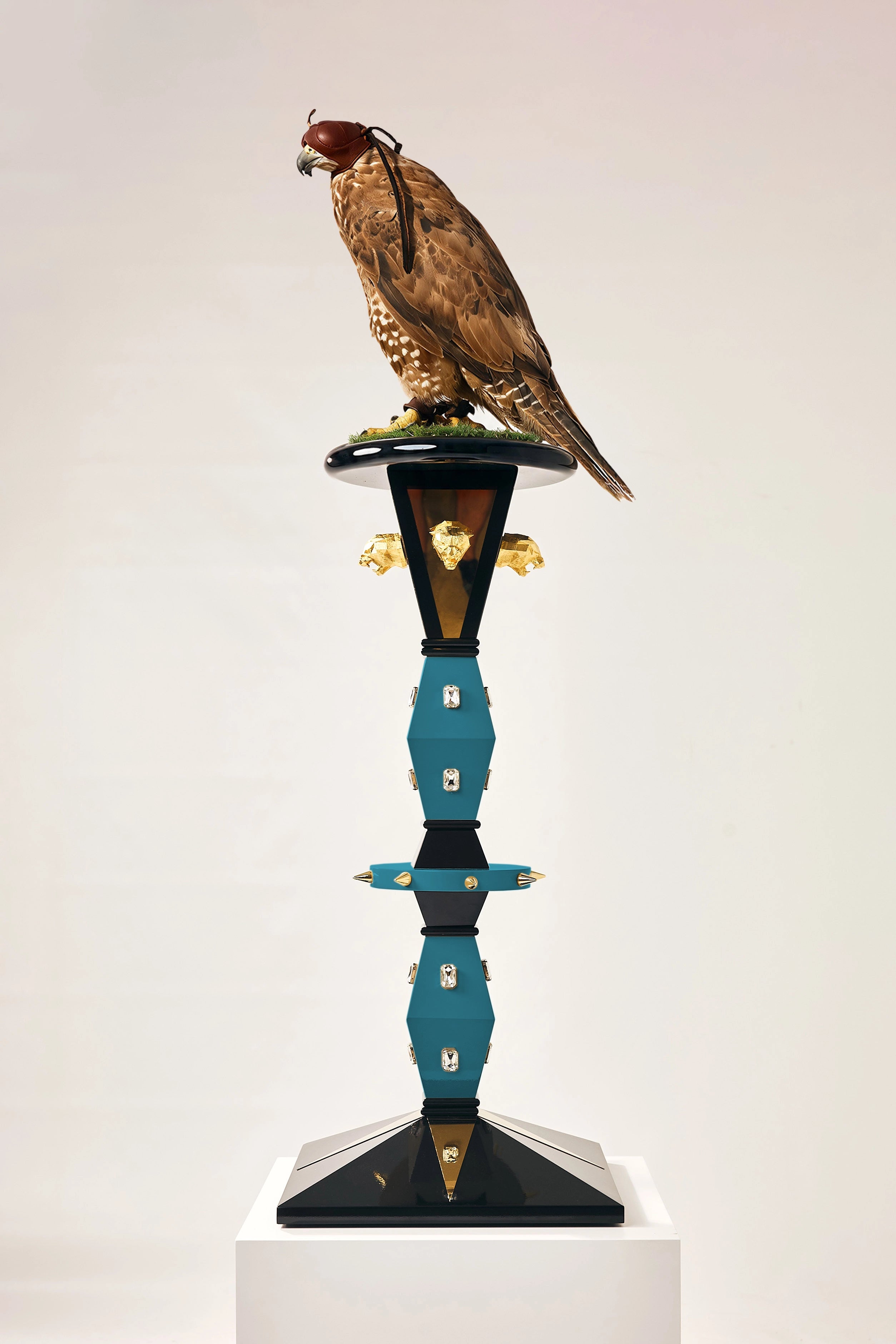 RAZAOR | The Imperial Flagship Falcon Perch