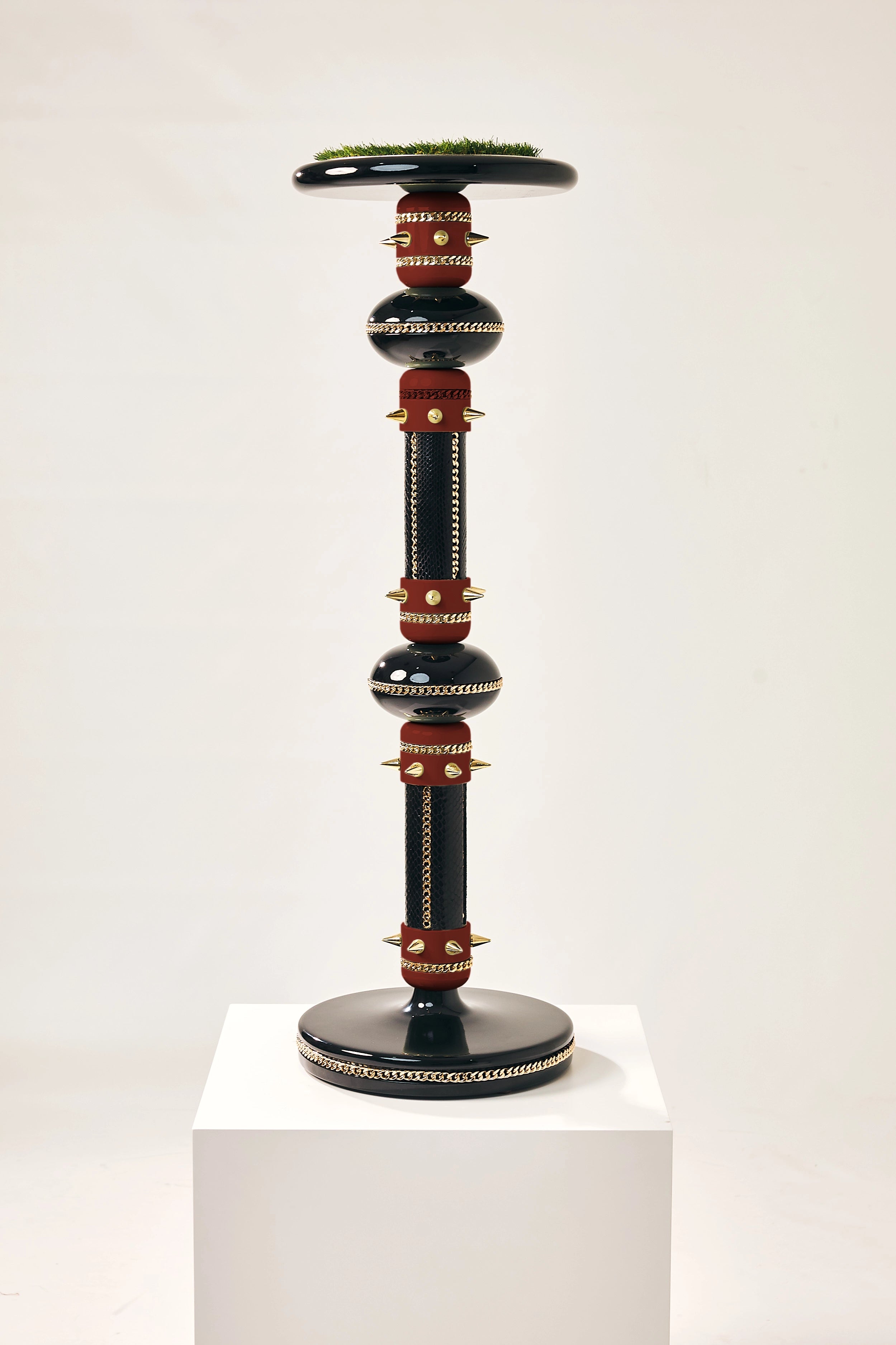VIZIAR — The Crowned Pedestal Falcon Perch