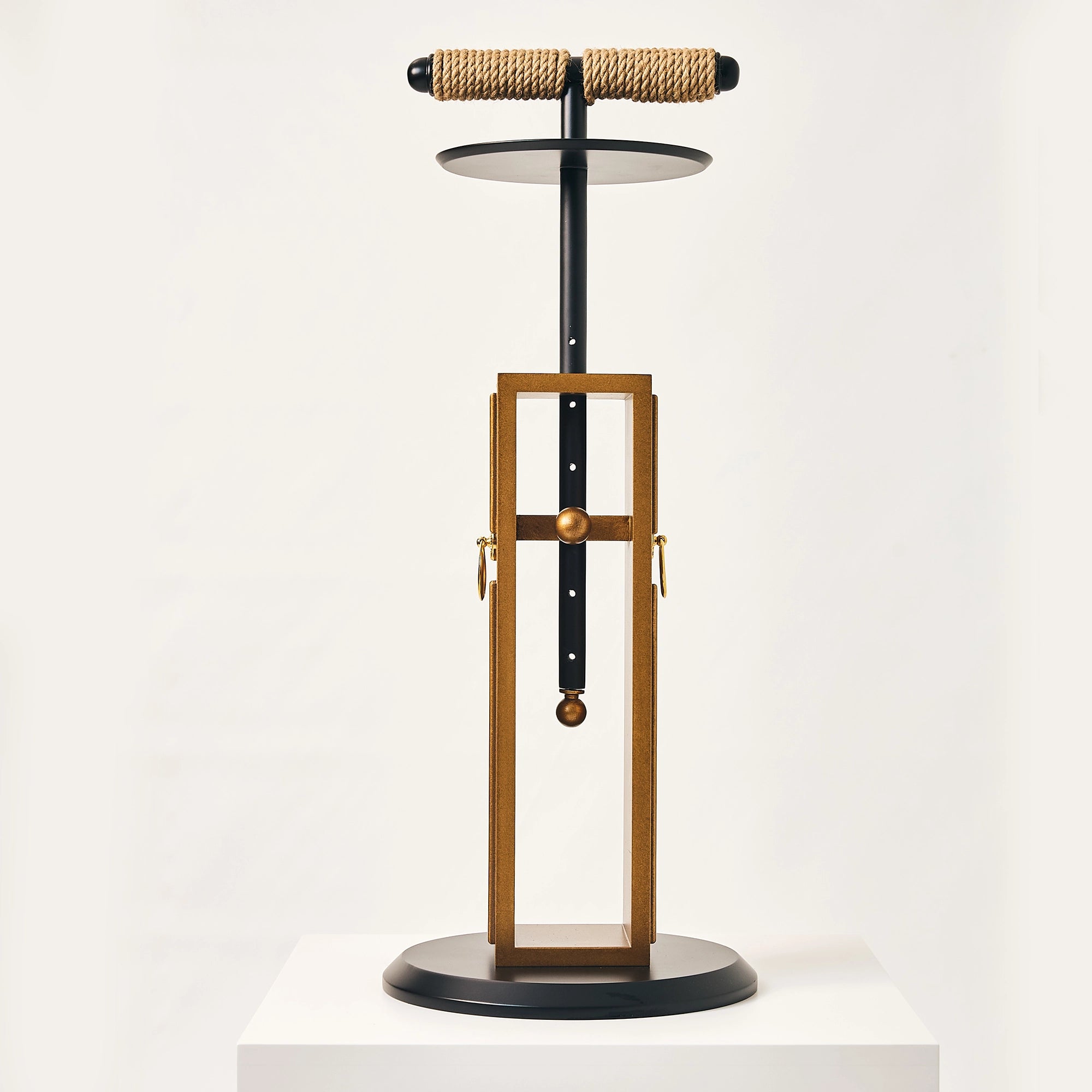 Front view of the luxury FUROAR Nobel falcon perch with a rope-wrapped landing pad.