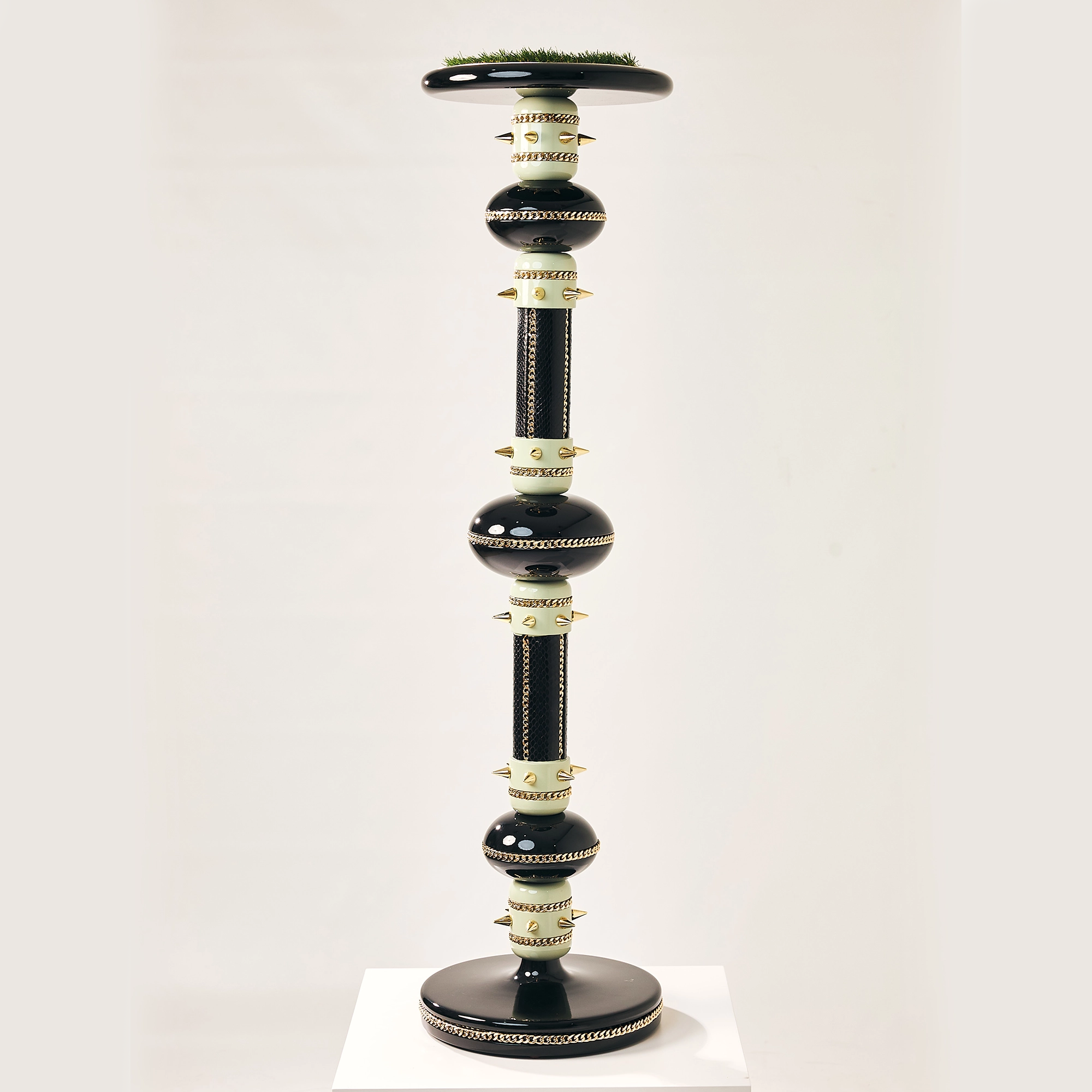 The grand Victory luxury falcon perch in black by FUROAR.